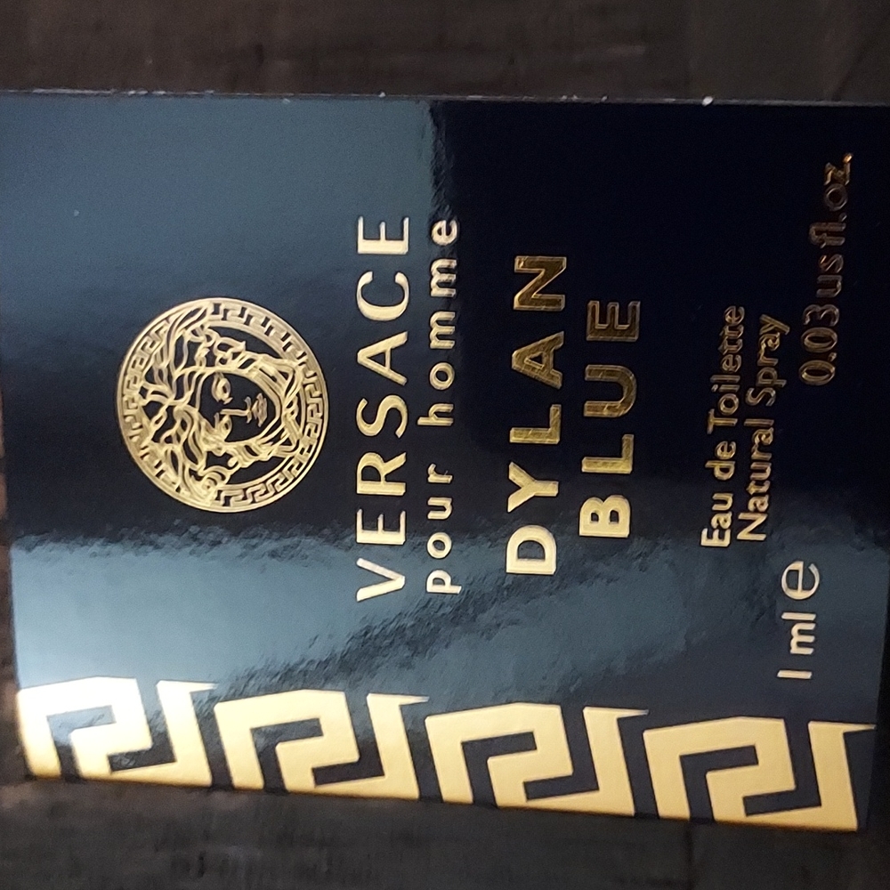 1 Versace sample 1 ml. Versace pour homme Dylan Blue scent